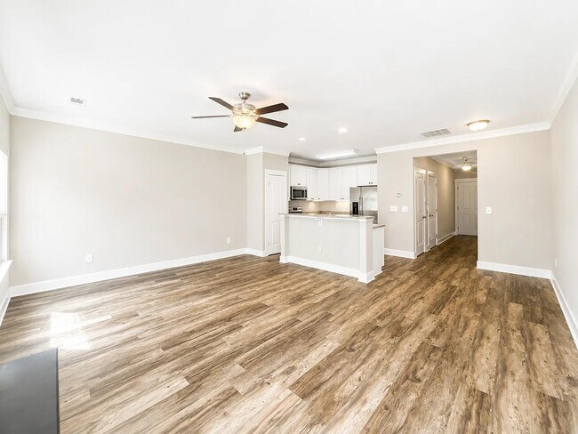 Building Photo - 722 Elmbrook Dr