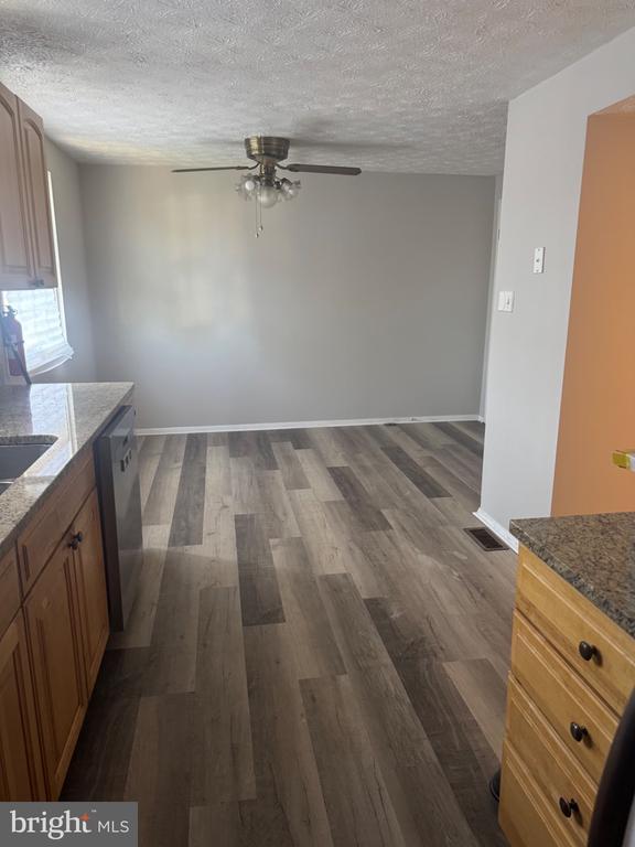 Building Photo - 1404 Elm Grove Cir