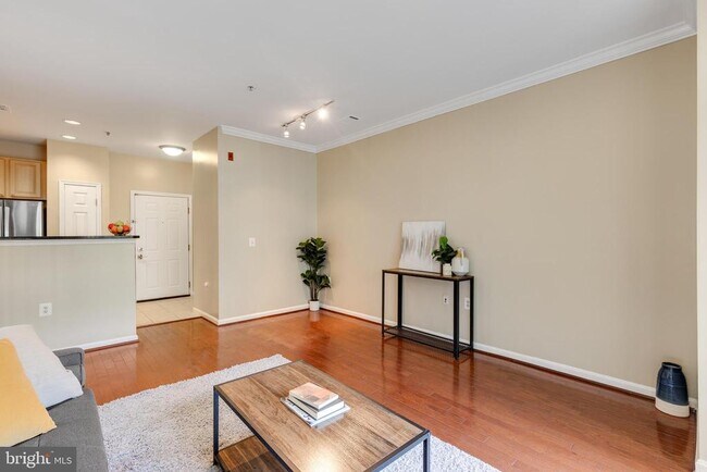 Building Photo - 2465 Army Navy Dr