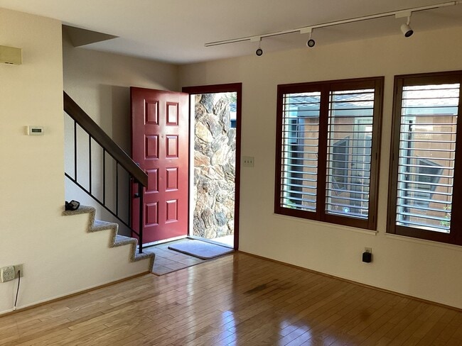 Building Photo - Seacliff Beach!