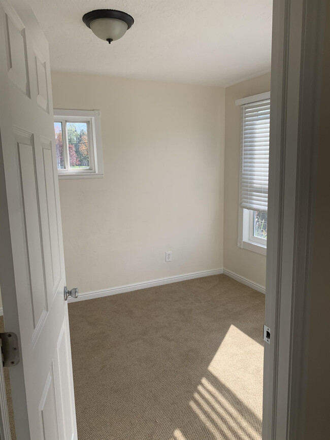 Building Photo - 265 S 1135 W