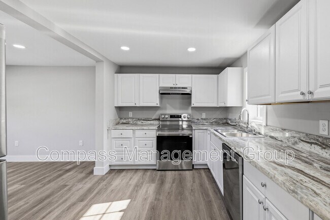 Building Photo - 2415 Piedmont St NW