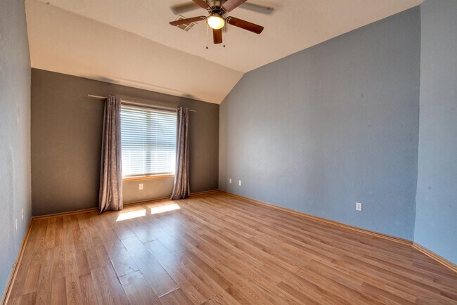 Building Photo - 1220 Eastridge Dr