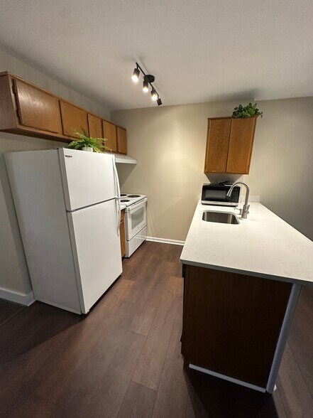 Building Photo - 367 State St