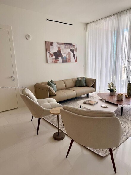 Building Photo - 300 Biscayne Boulevard Way