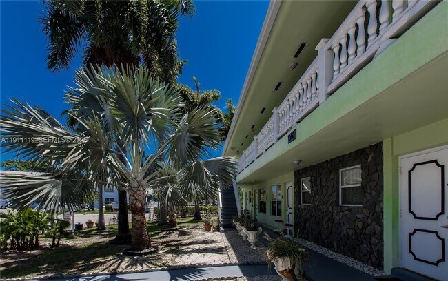 Building Photo - 1060 NE 78th St