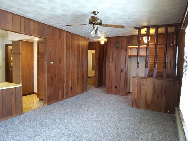 Building Photo - 2 Bedroom 1 Bath Home in Middlebury!