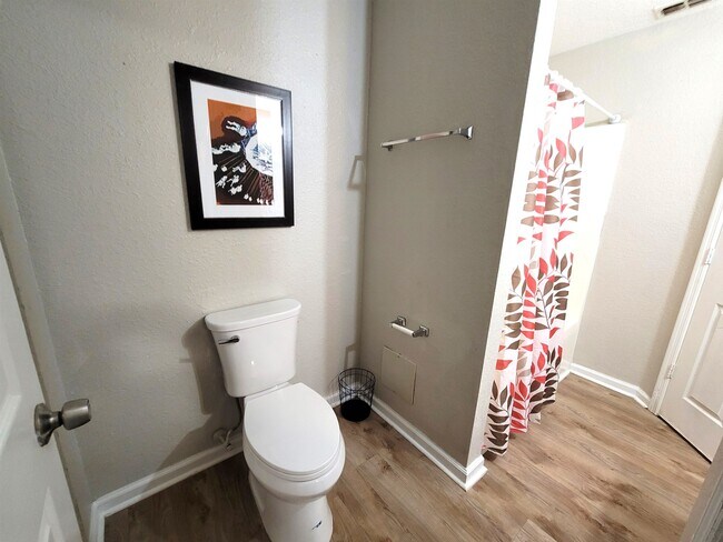 Building Photo - 1329 Nylic St