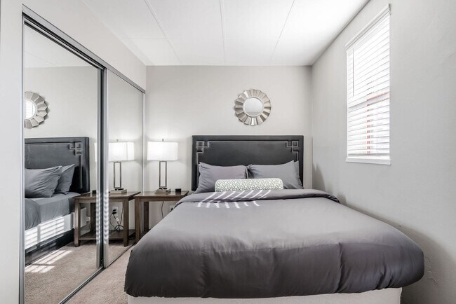 Building Photo - 615 N East St