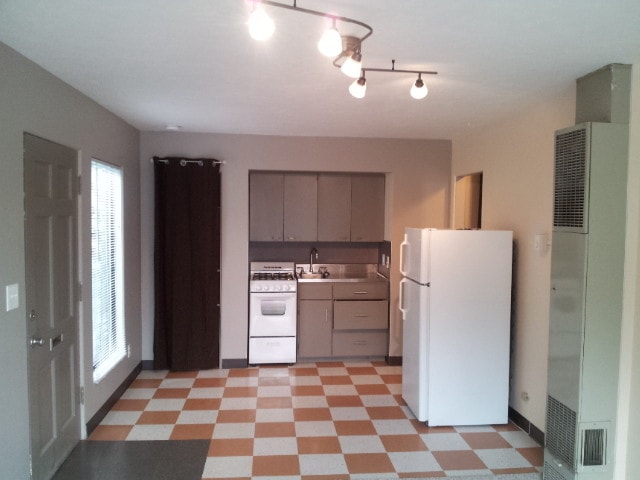 Kitchenette - 5802-5824 SE Belmont St