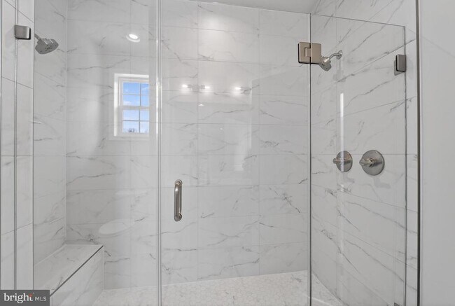 Building Photo - 2914 Lewis and Clark Ave