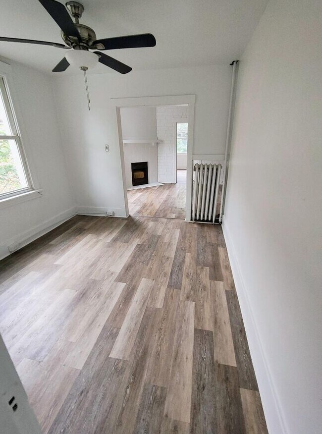 Building Photo - 228 Reifert St