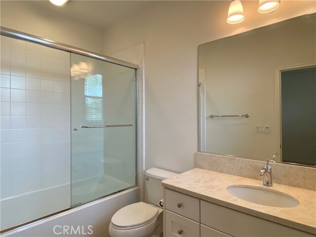 Building Photo - 32 Ovation