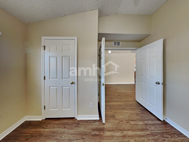 Building Photo - 875 Sedgewood Cir