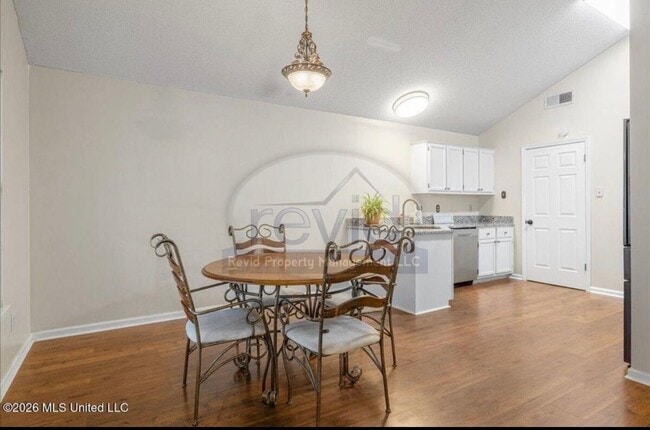 Building Photo - 7194 Atterbury Cir E