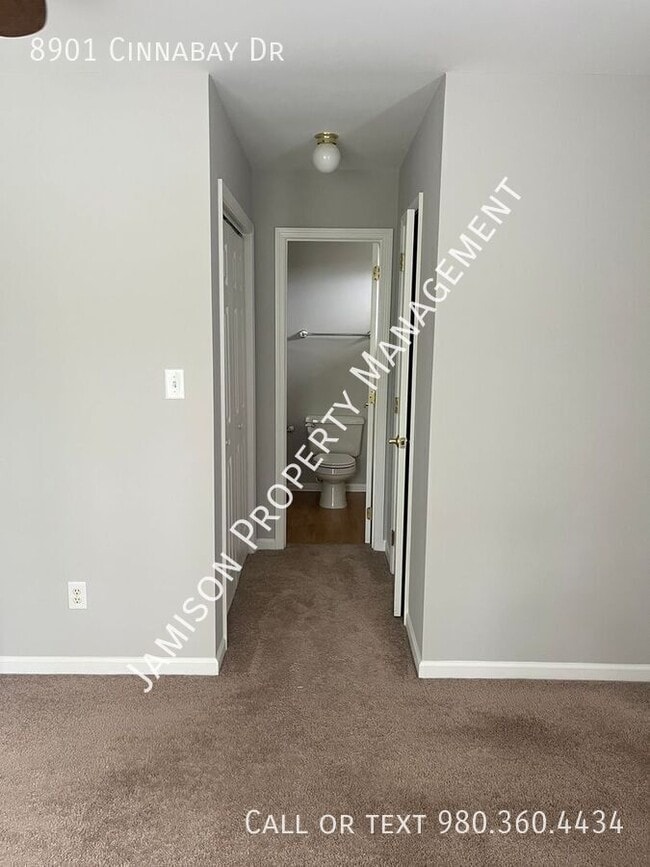 Building Photo - 8901 Cinnabay Dr