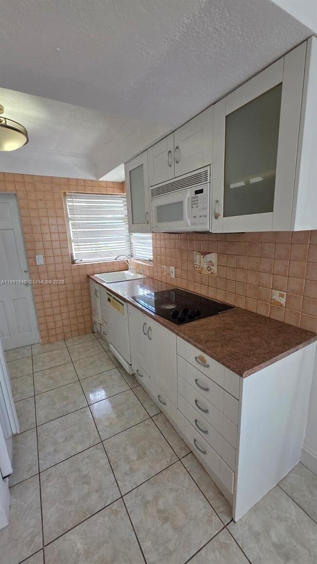 Building Photo - 2114 Biarritz Dr