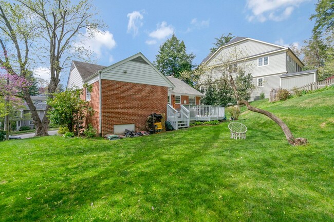 Building Photo - 3 BD 3 BA Mid-century Ranch in Arlington