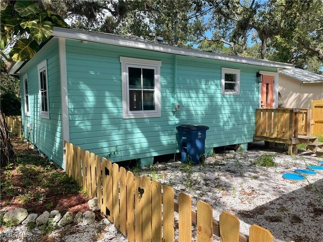 Building Photo - 784 Oak St