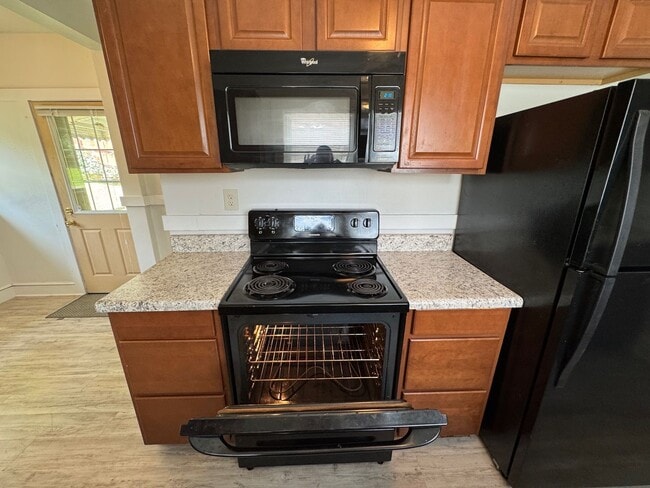 Building Photo - West AVL - Two Bedroom Bungalow Just off H...