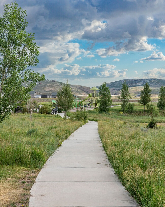 Building Photo - 6831 Silver Creek Dr