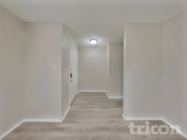 Building Photo - 15022 Old Creek St