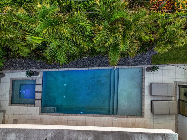 Building Photo - 4011 Bayview Dr