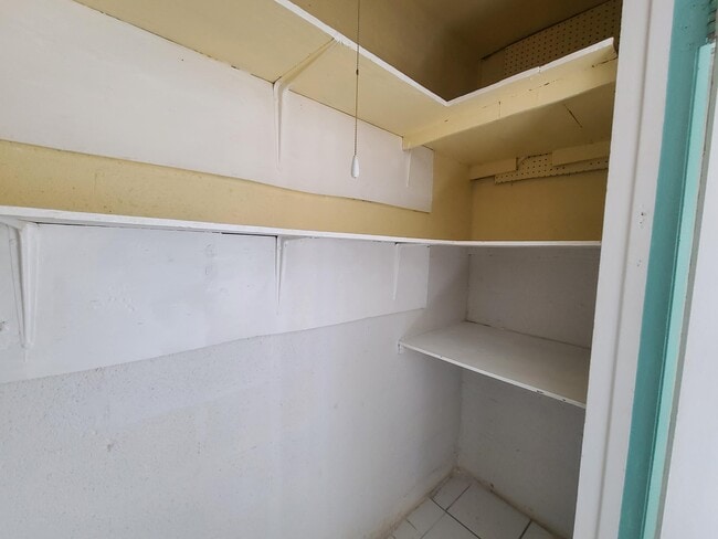 Building Photo - 697 Marlboro Oval