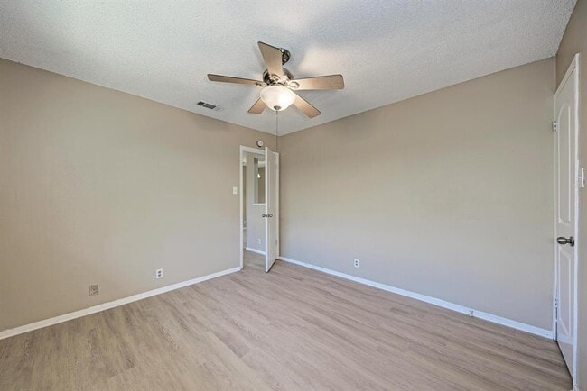 Building Photo - 12408 Deer Falls Dr