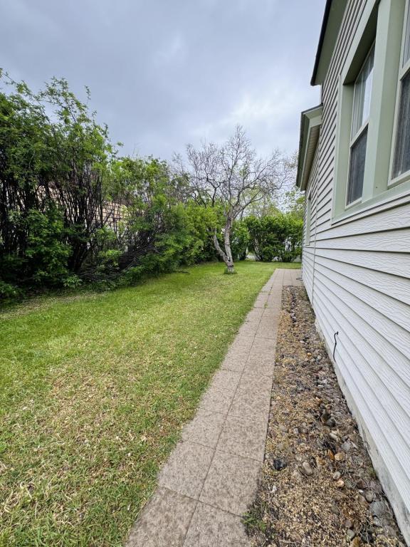 Building Photo - 821 1/2 N Ewing St