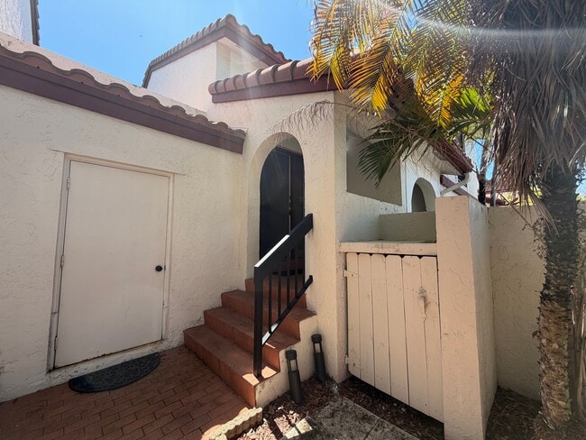 Building Photo - 323 Ives Dairy Rd