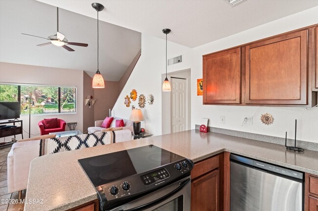 Building Photo - 5051 N Sabino Canyon Rd
