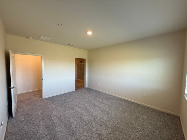 Building Photo - Single story home in with large backyard!
