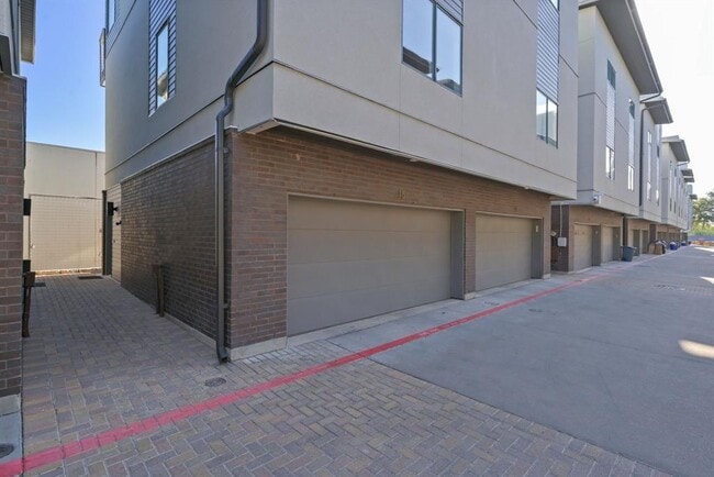 Building Photo - 1702 S Lamar Blvd