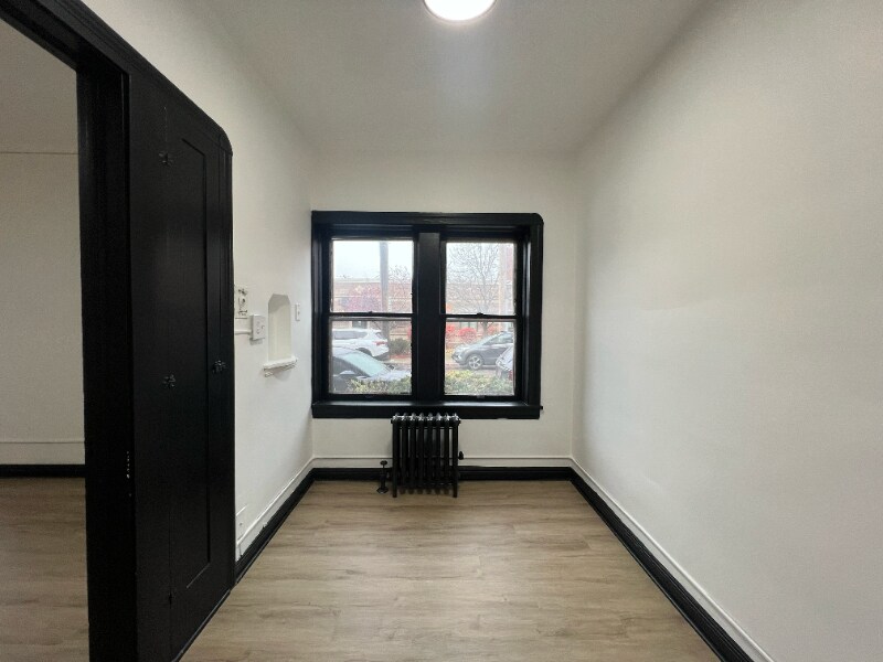 Building Photo - 1411 Roycroft Ave