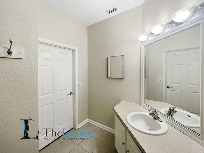 Building Photo - 8630 Buccilli Dr