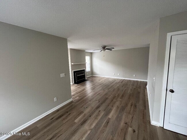 Building Photo - 2900 Mulberry Ln