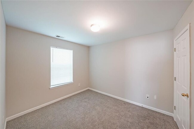 Building Photo - 703 Stonehaven Cir