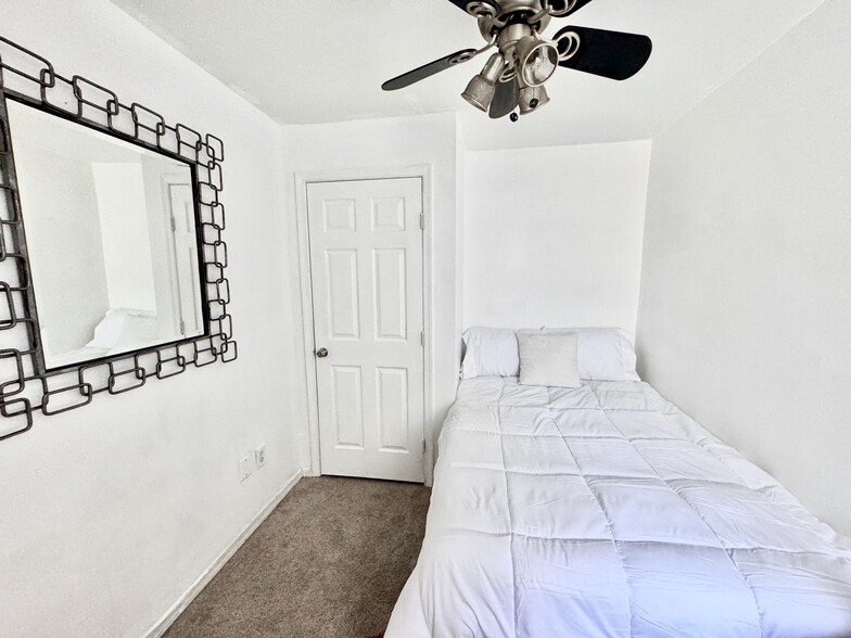 Full Bed - 2529 Kimball Street