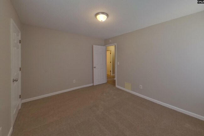Building Photo - 424 Forest Grove Cir