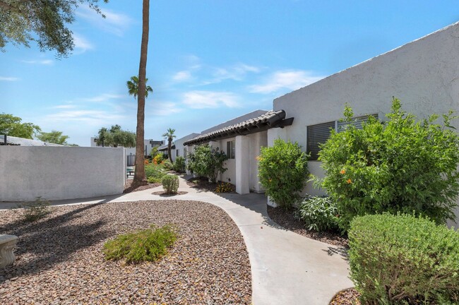 Primary Photo - Charming 2 bedroom, 1 bathroom home locate...