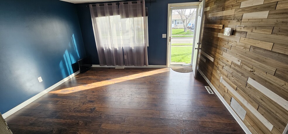 Living room - 6083 Bolamo Ct