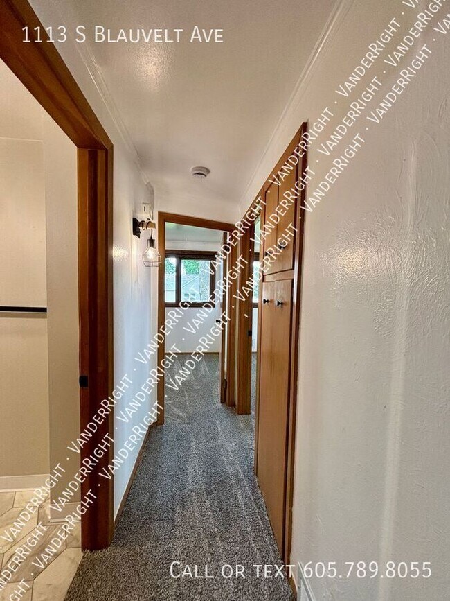 Building Photo - 1113 S Blauvelt Ave