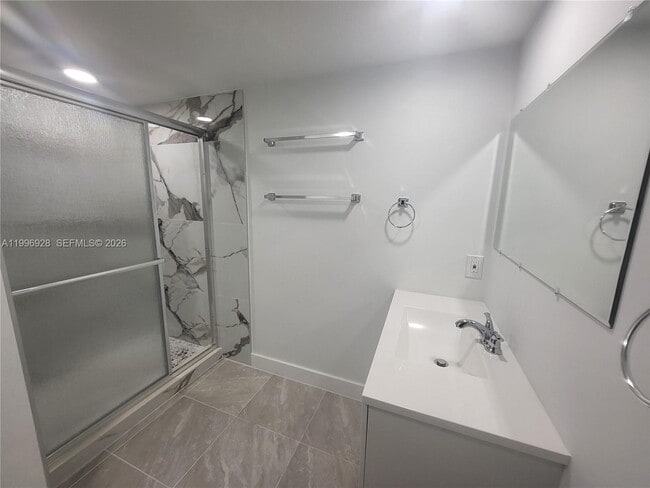 Building Photo - 1275 W 35th St