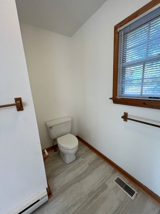 Building Photo - 3 Bedroom/2.5 Bathroom home available in M...