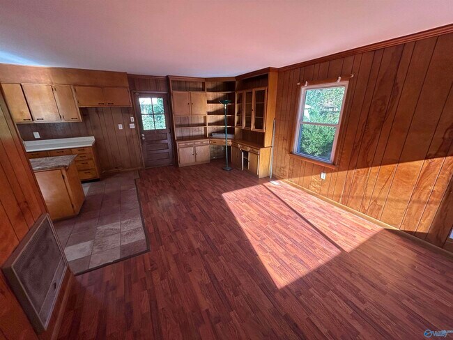 Building Photo - 4103 Lakeview Dr NW