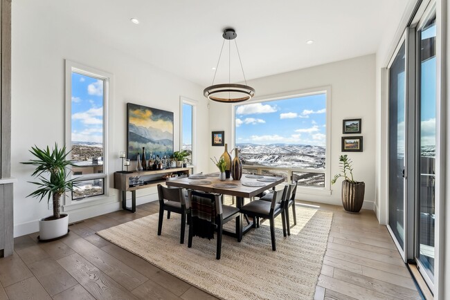 Building Photo - 3450 Ridgeway Dr