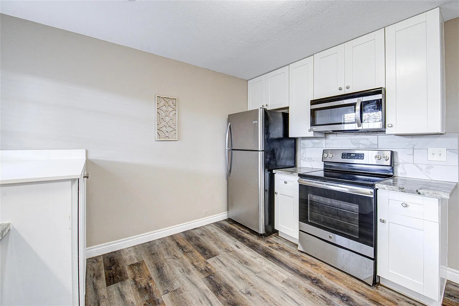 Stainless appliances - 2101 Fountain View Dr