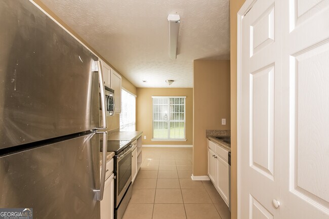 Building Photo - 5041 Ambassador Dr