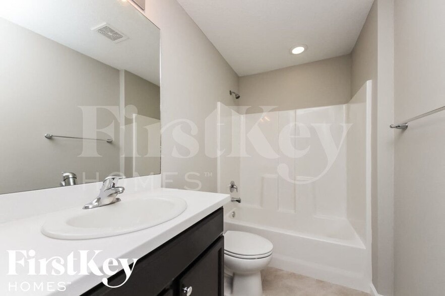 Building Photo - 797 SW Hillsboro Cir